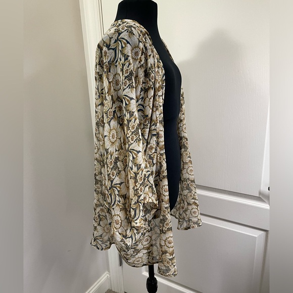 American Eagle Women's XS Sheer Blue and Cream Floral Kimono Cardigan (sku313) - Picture 3 of 11